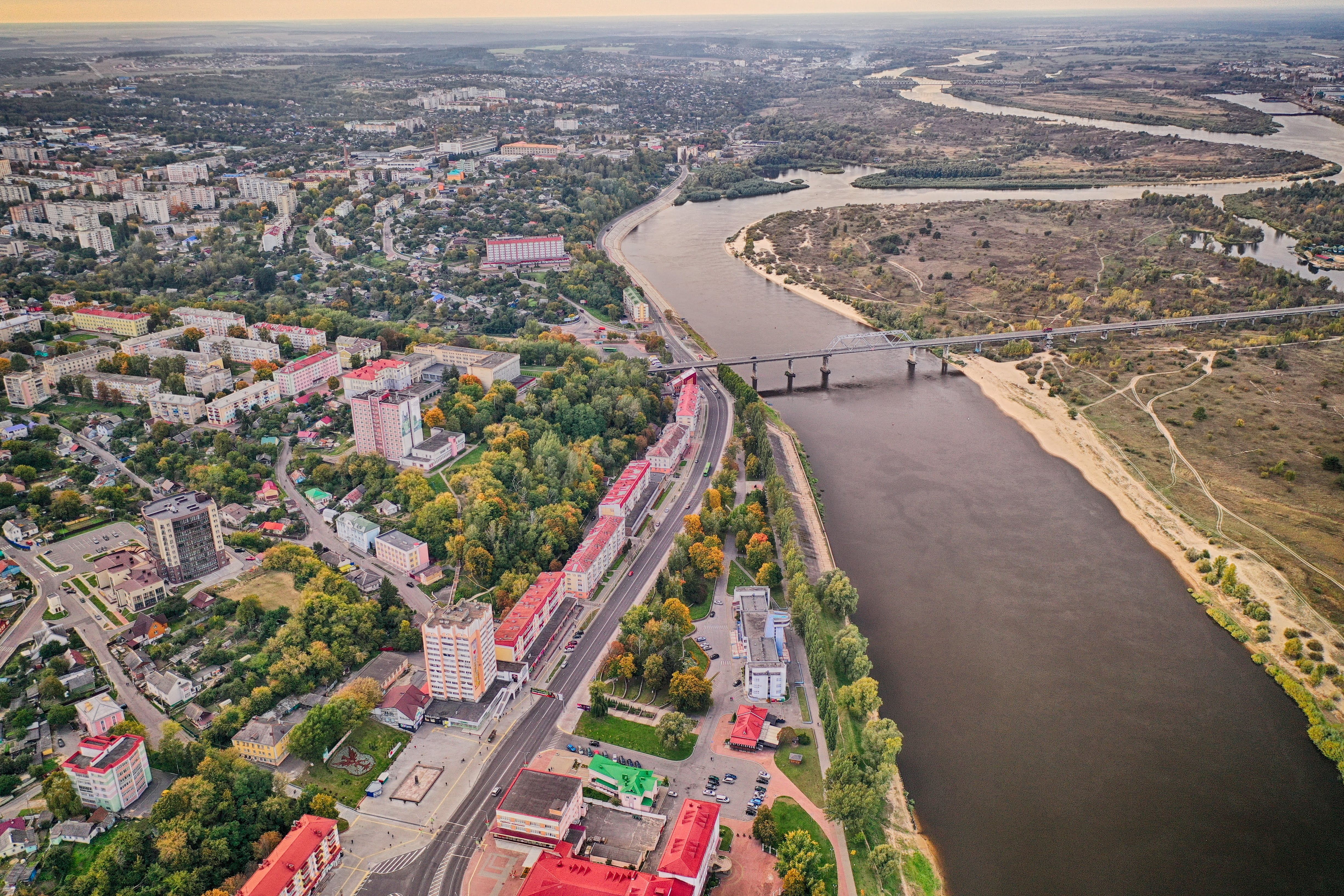 Мозырь_с_воздуха._Река_Припять_и_Шоссейный_мост_DJI_3760-HDR_(51582610924) (1).jpg